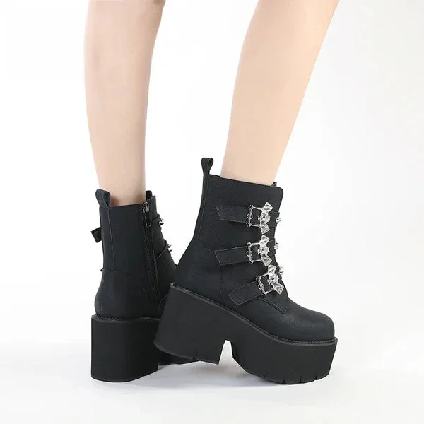 Gothic shoes with buckles