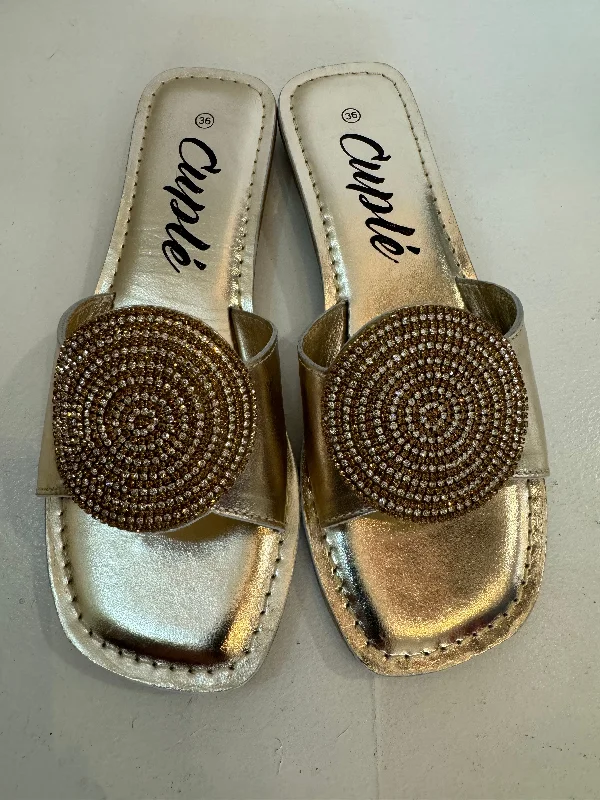 Cuple Flat Gold Beaded Slide